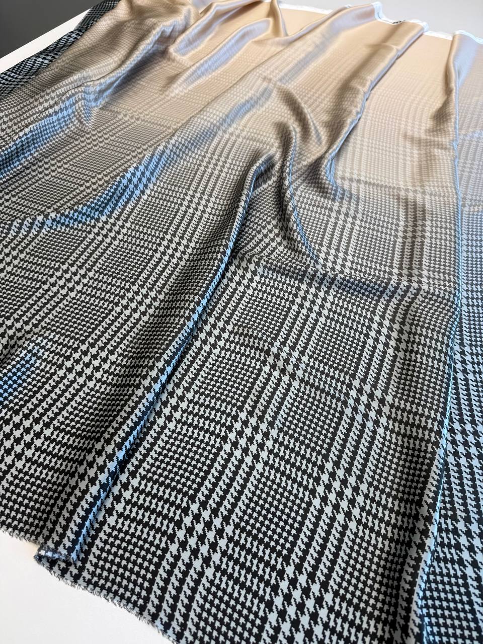 Натуральный шелк атласный для Mood Designer Fabrics, арт. 7403 — фото 4