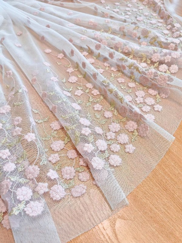 Вышивка на тюле от Blumarine, арт. 5680